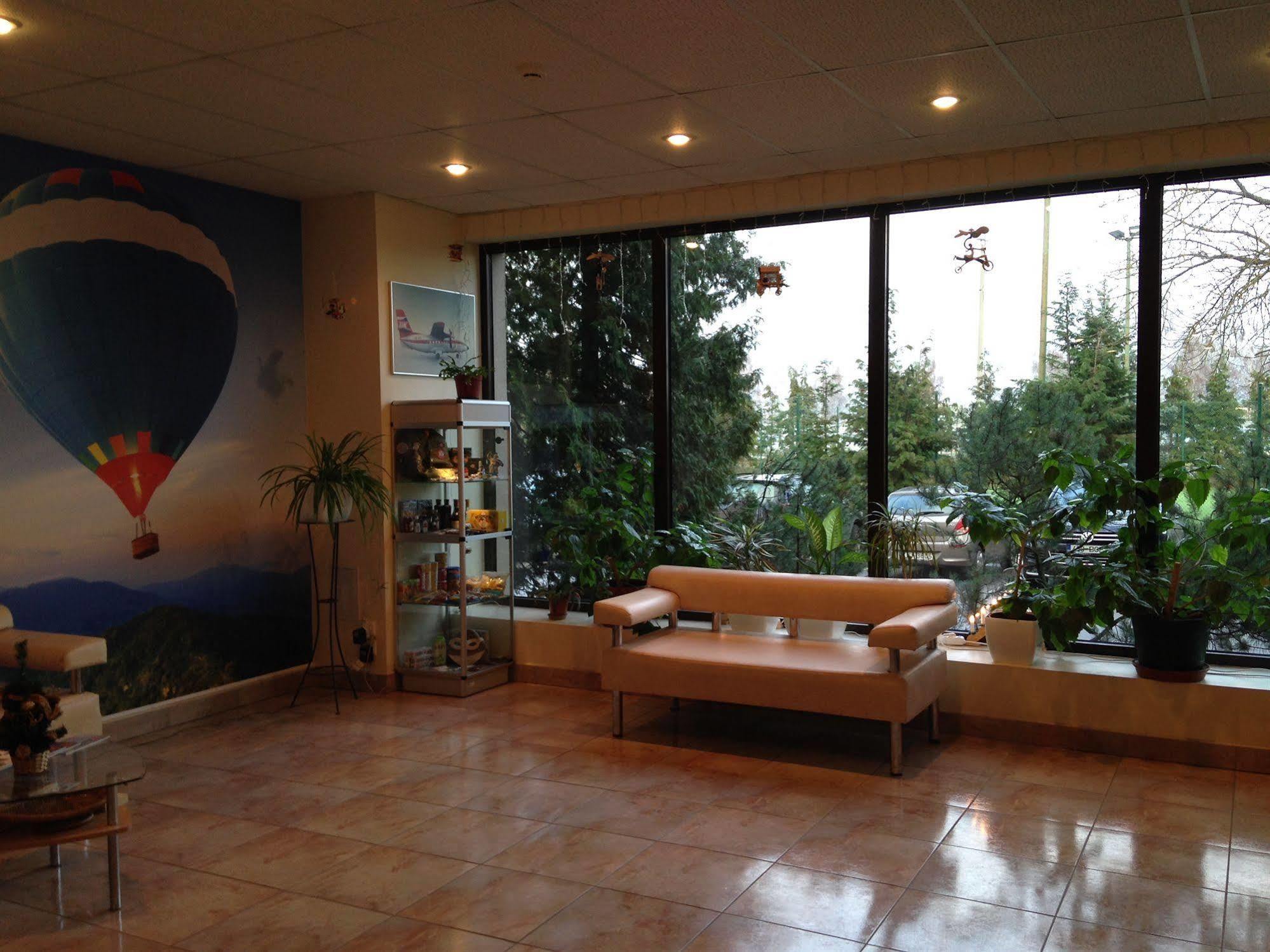 Sky High Airport 200 Meters From The Terminal Hotel 3*