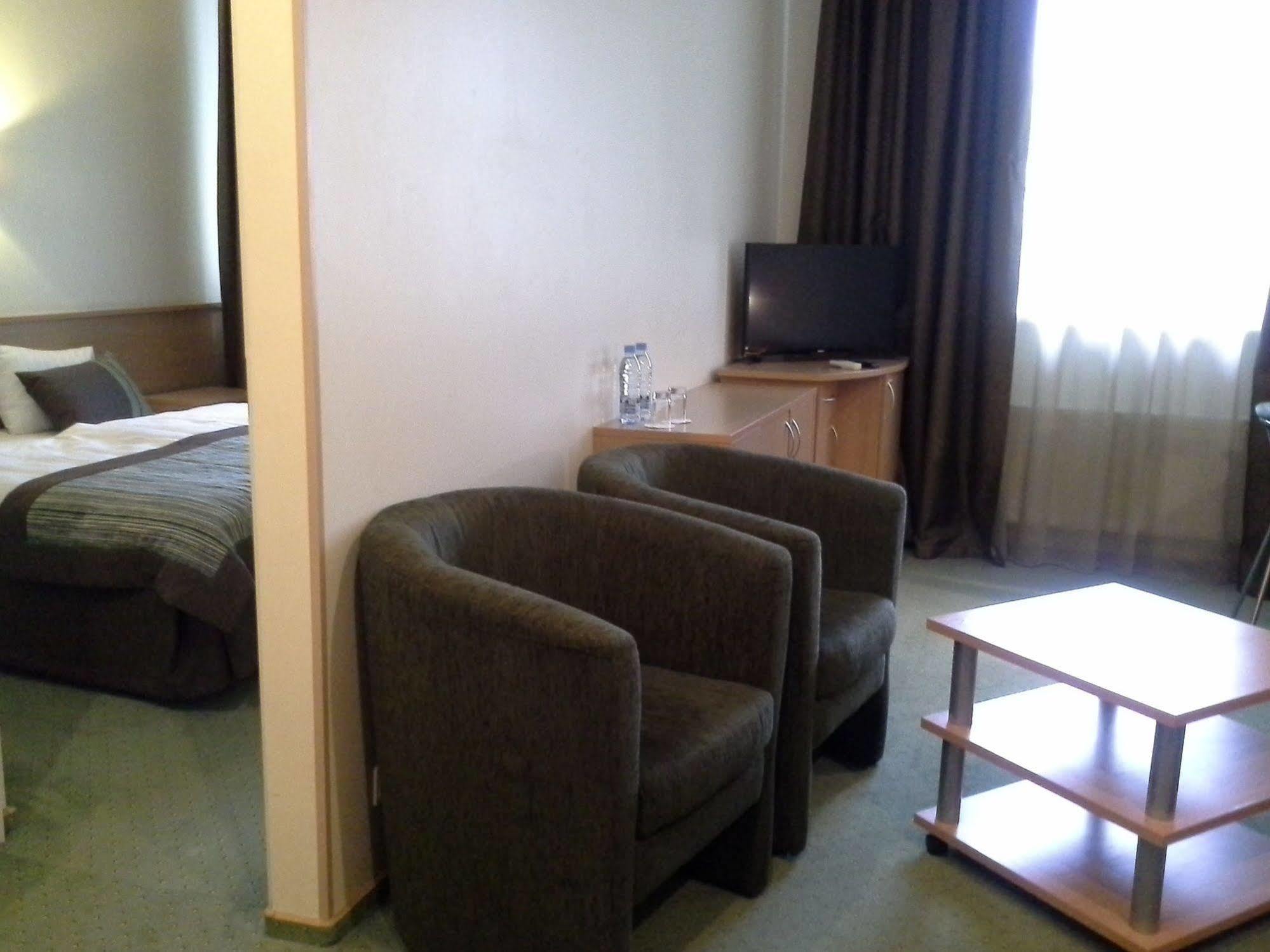 Sky High Airport 200 Meters From The Terminal Hotel 3*