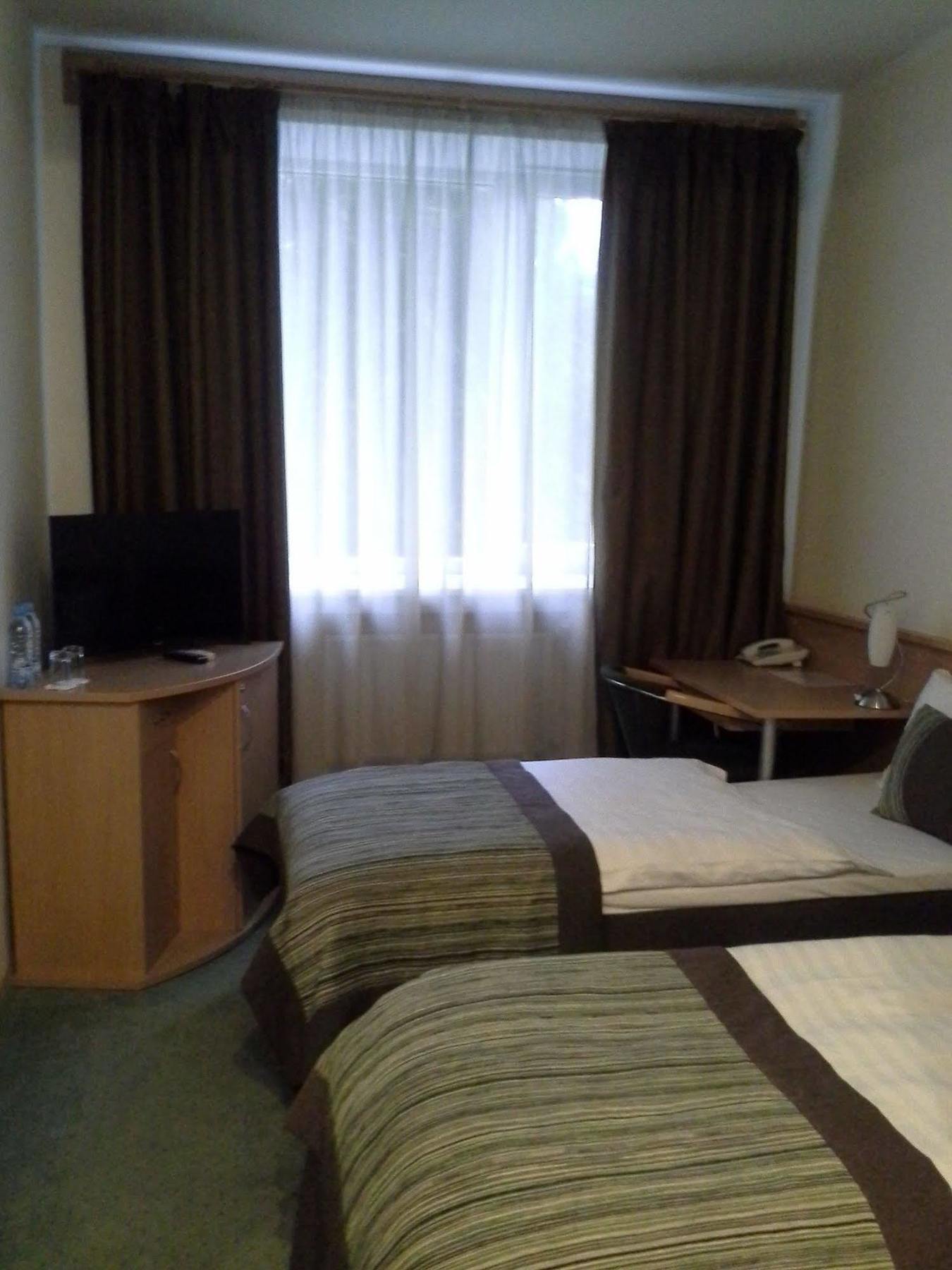Hotel Sky High Airport 200 Meters From The Terminal 3*